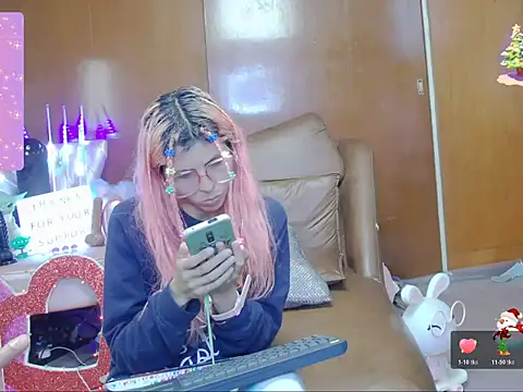 Snapshot of Skinygirl chatting on 10.19.25 Skinygirl online show from 10.19.25