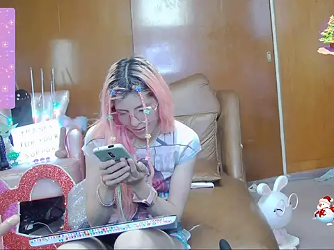 Snapshot of Skinygirl chatting on 10.21.25 Skinygirl online show from 10.21.25