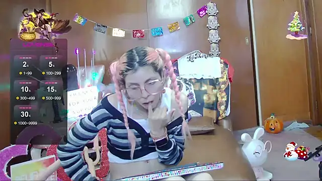 Snapshot of Skinygirl chatting on 10.30.25 Skinygirl online show from 10.30.25