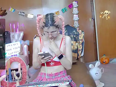 Snapshot of Skinygirl chatting on 11.01.25 Skinygirl online show from 11.01.25