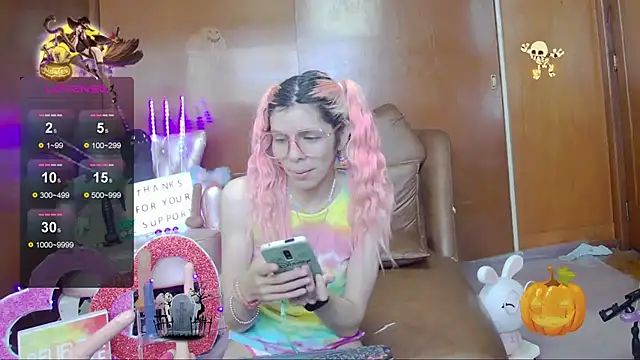 Snapshot of Skinygirl chatting on 11.02.25 Skinygirl online show from 11.02.25