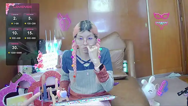 Snapshot of Skinygirl chatting on 11.05.25 Skinygirl online show from 11.05.25