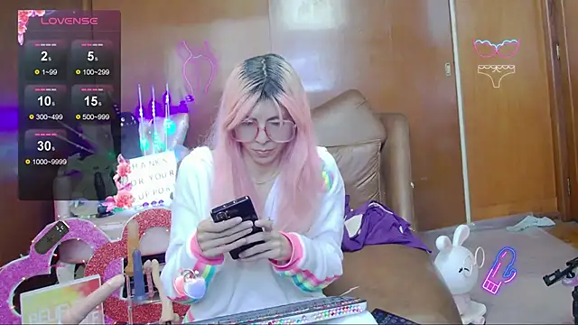 Snapshot of Skinygirl chatting on 11.07.25 Skinygirl online show from 11.07.25