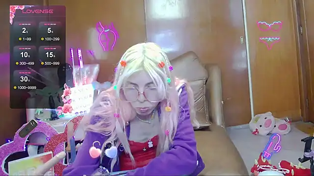 Snapshot of Skinygirl chatting on 11.12.25 Skinygirl online show from 11.12.25