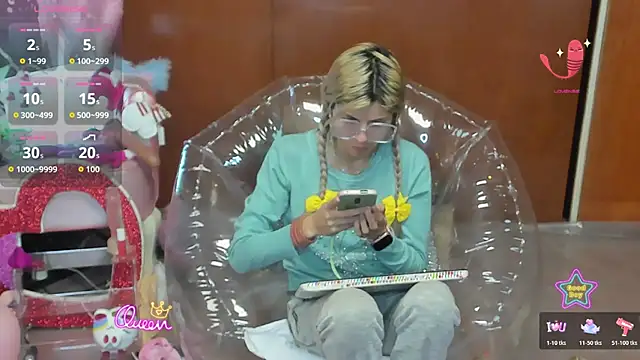 Snapshot of Skinygirl chatting on 01.18.26 Skinygirl online show from 01.18.26