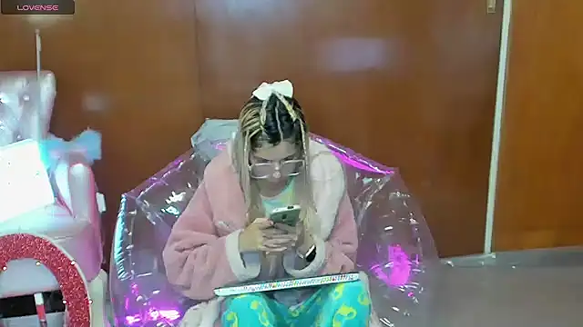 Skinygirl online show from 03.17.26