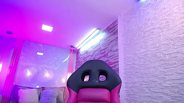 Snapshot of SalmaTits chatting on 01.13.25 SalmaTits online show from 01.13.25