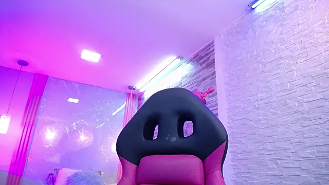 Snapshot of SalmaTits chatting on 02.17.25 SalmaTits online show from 02.17.25