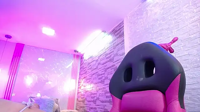 Snapshot of SalmaTits chatting on 02.20.25 SalmaTits online show from 02.20.25