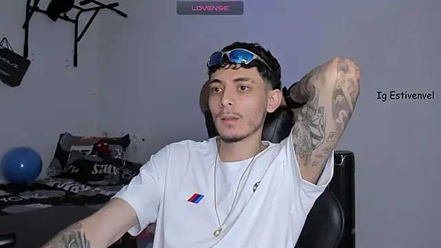 Snapshot of steve_latin chatting on 10.23.25 steve latin online show from 10.23.25