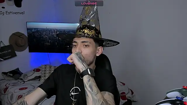 Snapshot of steve_latin chatting on 10.31.25 steve latin online show from 10.31.25