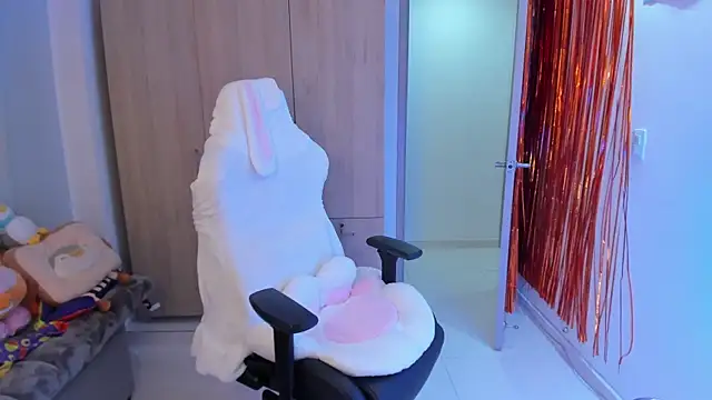 Snapshot of Anto_herrera chatting on 11.04.25 Anto herrera online show from 11.04.25