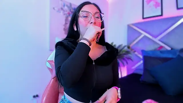 lucy neil online show from 10.31.25