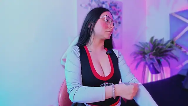 lucy neil online show from 11.18.25