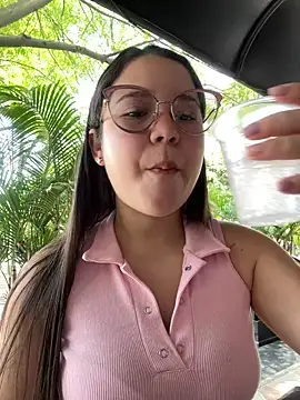 Lucyklein2022 online show from 01.01.25