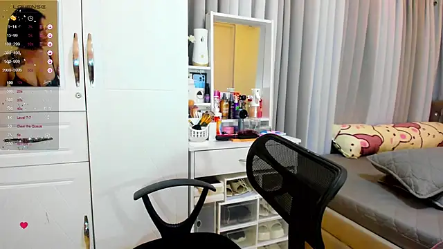 Snapshot of FuckDollNicky chatting on 12.10.24 FuckDollNicky online show from 12.10.24