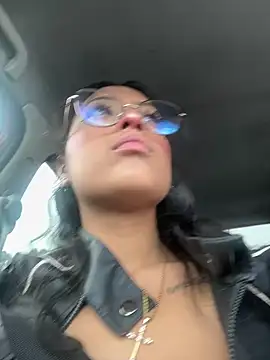 Snapshot of vaness_weet chatting on 12.28.24 vaness weet online show from 12.28.24