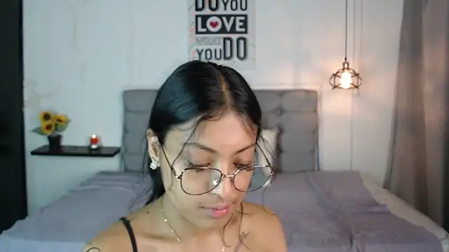 Snapshot of vaness_weet chatting on 01.05.25 vaness weet online show from 01.05.25