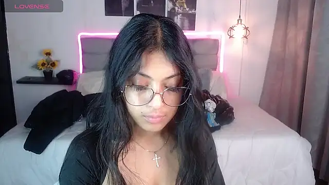 Snapshot of vaness_weet chatting on 02.16.25 vaness weet online show from 02.16.25