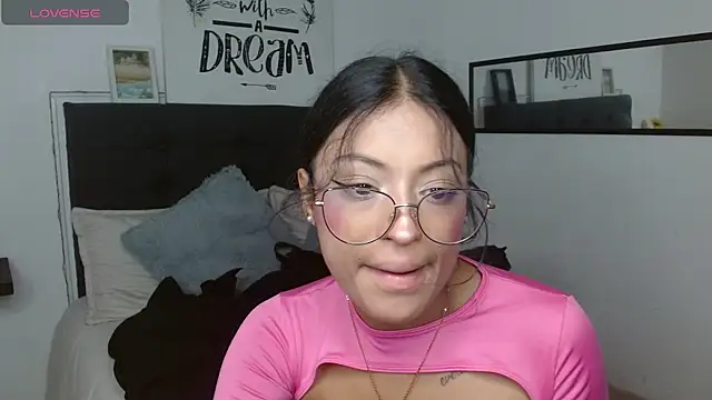 Snapshot of vaness_weet chatting on 10.07.25 vaness weet online show from 10.07.25