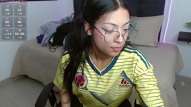 Snapshot of vaness_weet chatting on 06.23.26 vaness weet online show from 06.23.26