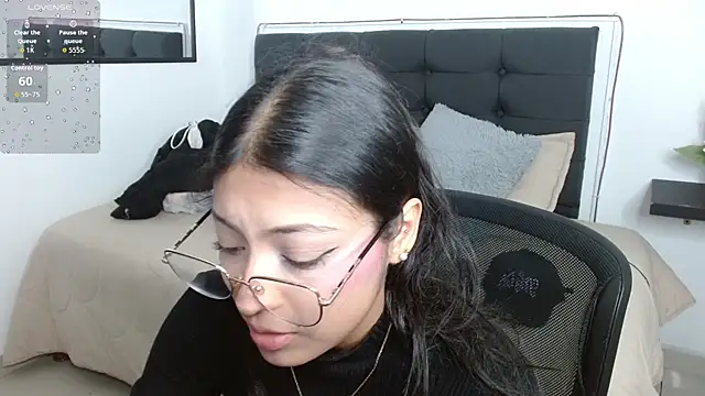 Snapshot of vaness_weet chatting on 06.26.26 vaness weet online show from 06.26.26
