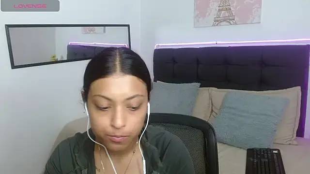 Snapshot of vaness_weet chatting on 07.16.26 vaness weet online show from 07.16.26