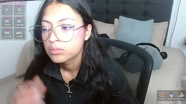 Snapshot of vaness_weet chatting on 07.19.26 vaness weet online show from 07.19.26