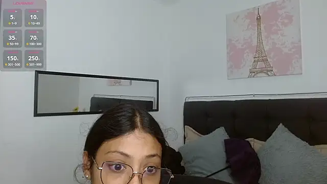 Snapshot of vaness_weet chatting on 07.23.26 vaness weet online show from 07.23.26