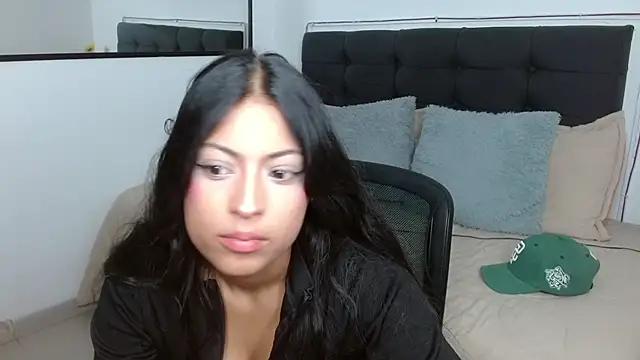 Snapshot of vaness_weet chatting on 07.28.26 vaness weet online show from 07.28.26