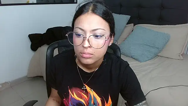 Snapshot of vaness_weet chatting on 07.29.26 vaness weet online show from 07.29.26
