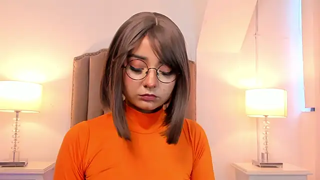 Emma Torres   online show from 02.24.25