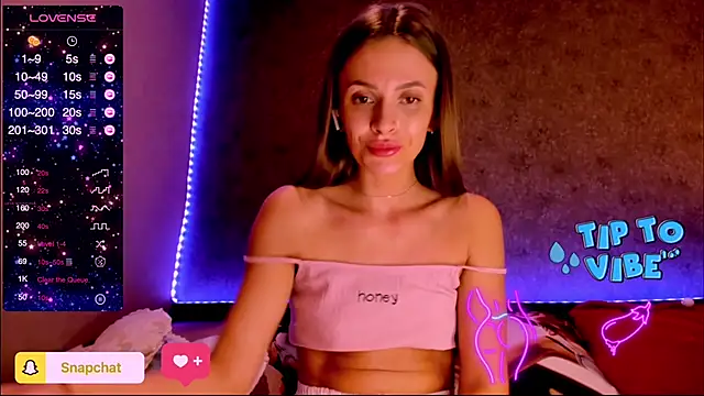 Snapshot of madina_taher chatting on 02.11.25 madina taher online show from 02.11.25