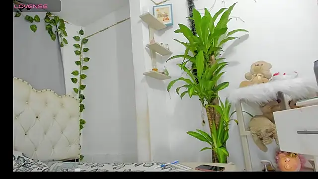 khalyn jenner online show from 10.25.25