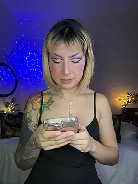 Snapshot of Cinamoonn chatting on 03.18.26 Cinamoonn online show from 03.18.26