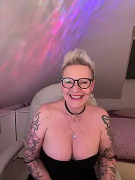 German Milf online show from 04.22.26
