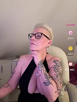 Snapshot of German_Milf chatting on 05.11.26 German Milf online show from 05.11.26