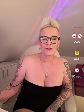 Snapshot of German_Milf chatting on 05.28.26 German Milf online show from 05.28.26