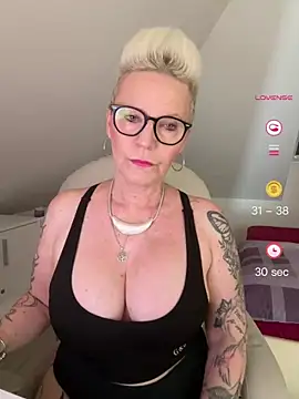 Snapshot of German_Milf chatting on 06.07.26 German Milf online show from 06.07.26