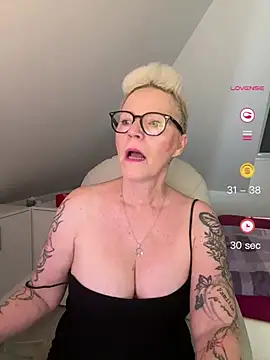 Snapshot of German_Milf chatting on 06.08.26 German Milf online show from 06.08.26