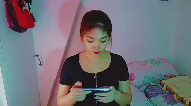 Snapshot of TR4NSCUTI3 chatting on 12.28.24 TR4NSCUTI3 online show from 12.28.24