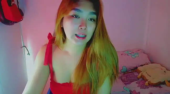 Snapshot of TR4NSCUTI3 chatting on 12.28.24 TR4NSCUTI3 online show from 12.28.24