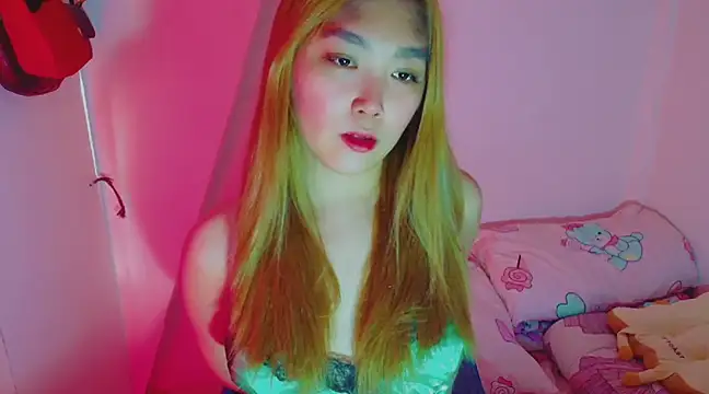 Snapshot of TR4NSCUTI3 chatting on 01.06.25 TR4NSCUTI3 online show from 01.06.25