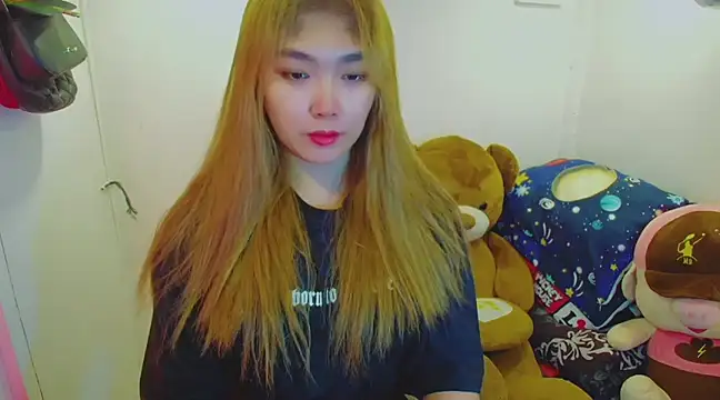 Snapshot of TR4NSCUTI3 chatting on 02.01.25 TR4NSCUTI3 online show from 02.01.25