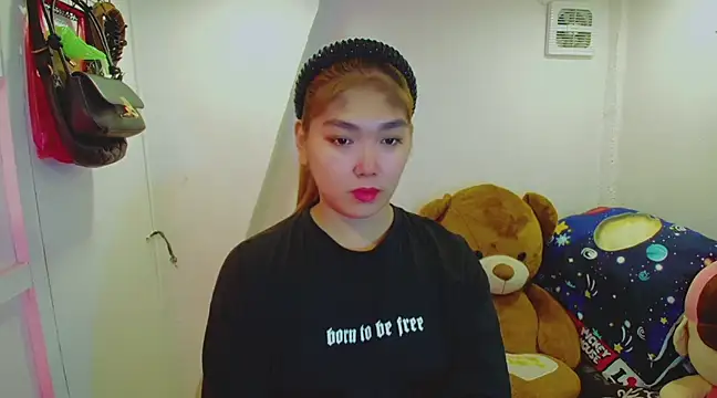 Snapshot of TR4NSCUTI3 chatting on 02.02.25 TR4NSCUTI3 online show from 02.02.25