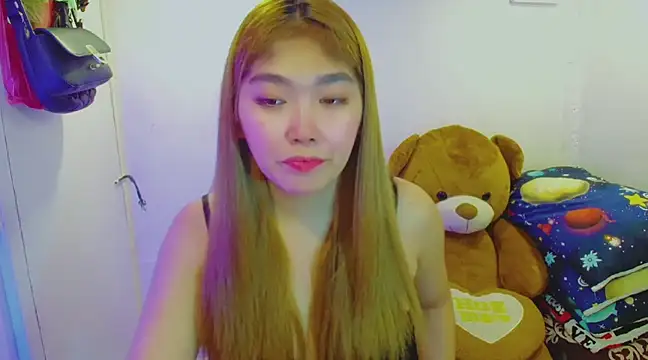 Snapshot of TR4NSCUTI3 chatting on 02.02.25 TR4NSCUTI3 online show from 02.02.25