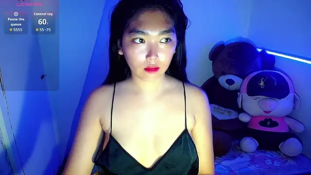 Snapshot of TR4NSCUTI3 chatting on 09.15.25 TR4NSCUTI3 online show from 09.15.25