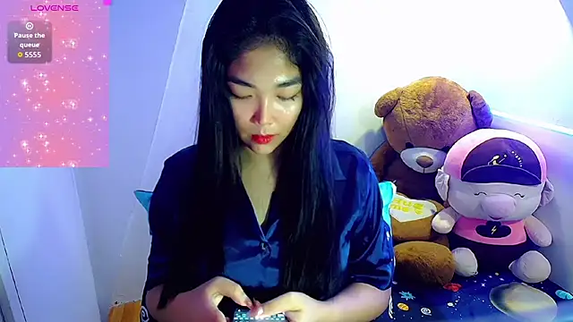 Snapshot of TR4NSCUTI3 chatting on 09.29.25 TR4NSCUTI3 online show from 09.29.25