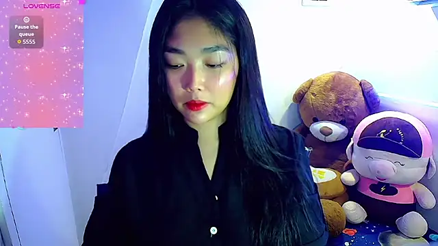 Snapshot of TR4NSCUTI3 chatting on 09.30.25 TR4NSCUTI3 online show from 09.30.25