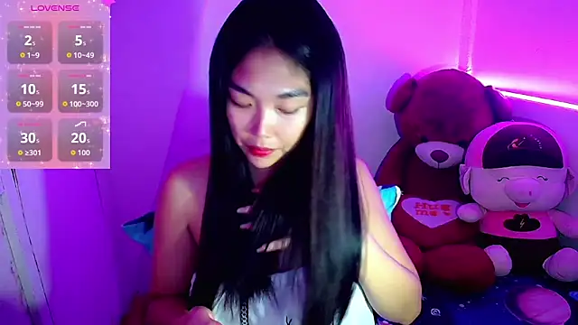 Snapshot of TR4NSCUTI3 chatting on 10.16.25 TR4NSCUTI3 online show from 10.16.25